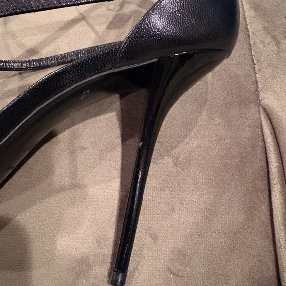 Saint Laurent Elegant Cassandra 100 Black Heels with Brushed Gold Logo - Picture 9 of 16